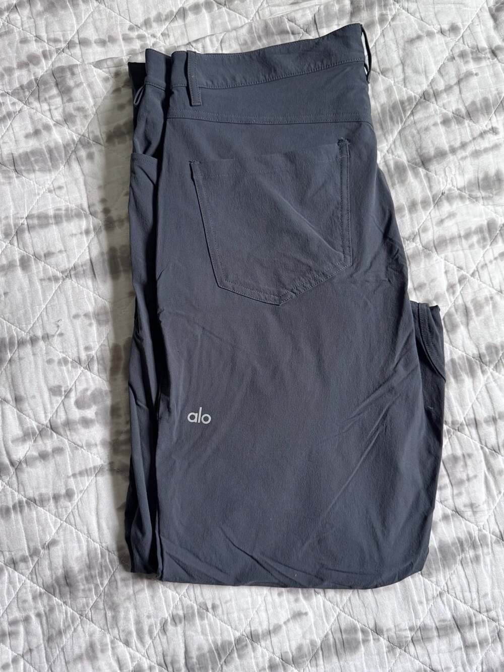 Alo Yoga Men's Day & Night Performance Pants Grey 33R